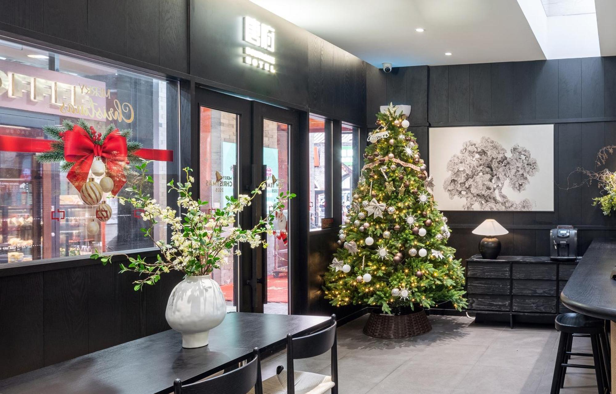 Beijing Tangfu Nanluoguxiang Wang Fu Jing Forbidden City Snack Street Hotel,1 Stop Walking To Airport Express,3 Stop To Tiananmen&Free Laundry Dry Service &Professional Free Tour Ticket Service With English Speaking Staff Exteriör bild